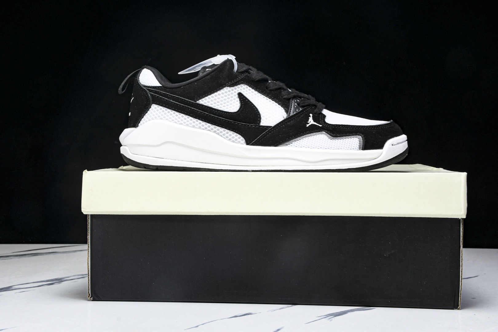 AJ 尺码36-46

纯原版出品-Air Jordan Cmft Era AJ 乔丹复古运动板鞋 HJ