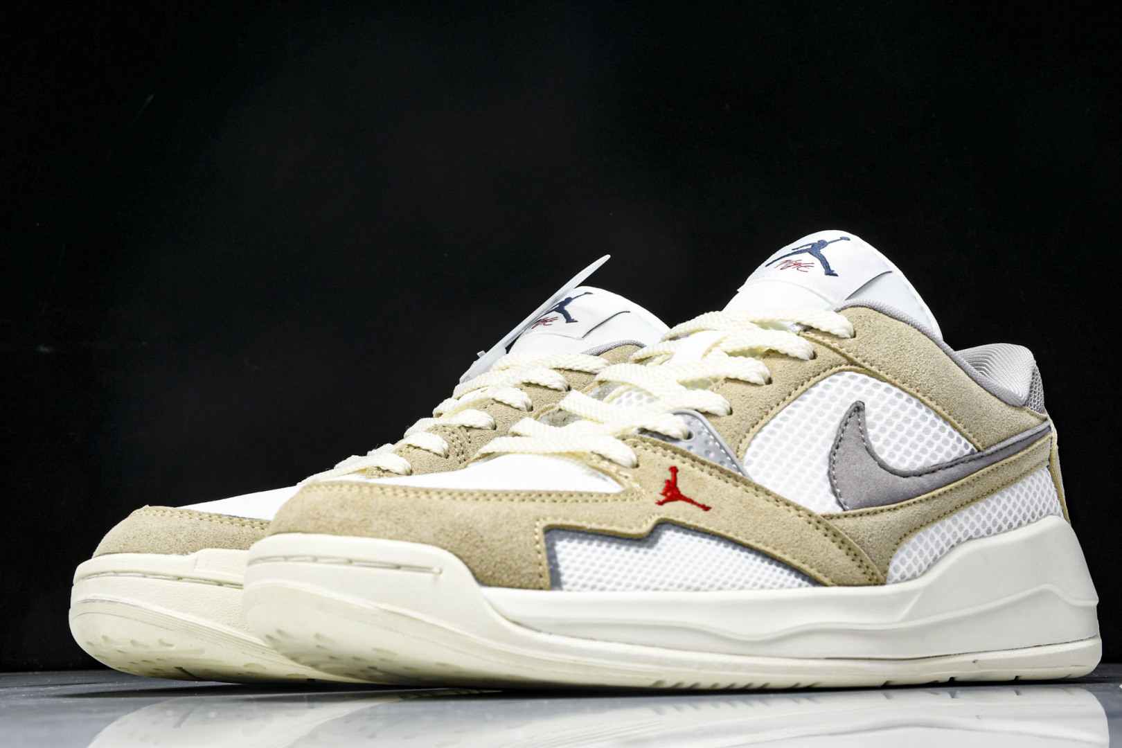 AJ 尺码36-46

纯原版出品-Air Jordan Cmft Era AJ 乔丹复古运动板鞋 HJ