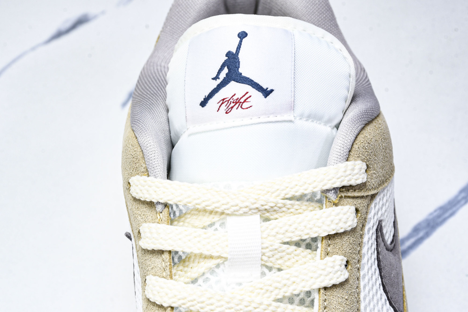 AJ 尺码36-46

纯原版出品-Air Jordan Cmft Era AJ 乔丹复古运动板鞋 HJ
