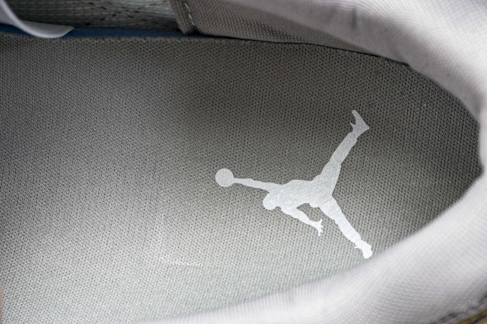 AJ 尺码36-46

纯原版出品-Air Jordan Cmft Era AJ 乔丹复古运动板鞋 HJ