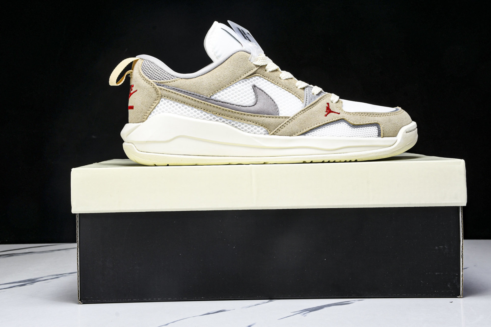 AJ 尺码36-46

纯原版出品-Air Jordan Cmft Era AJ 乔丹复古运动板鞋 HJ