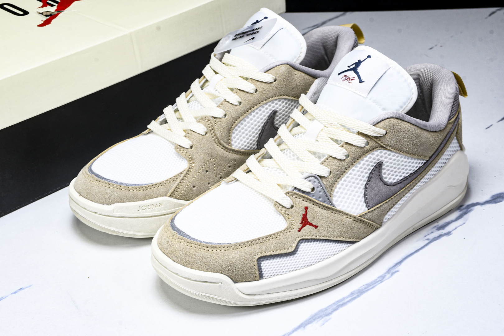 AJ 尺码36-46

纯原版出品-Air Jordan Cmft Era AJ 乔丹复古运动板鞋 HJ