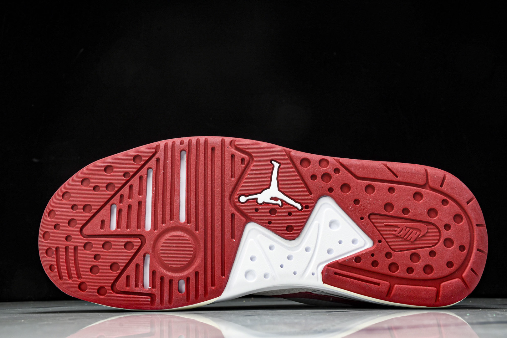 AJ 尺码36-46

纯原版出品-Air Jordan Cmft Era AJ 乔丹复古运动板鞋 HJ