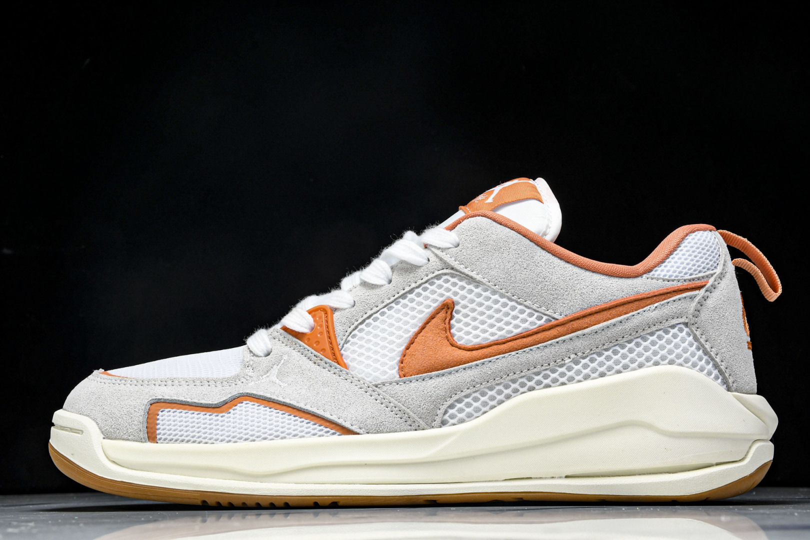 AJ 尺码36-46

纯原版出品-Air Jordan Cmft Era AJ 乔丹复古运动板鞋 HJ