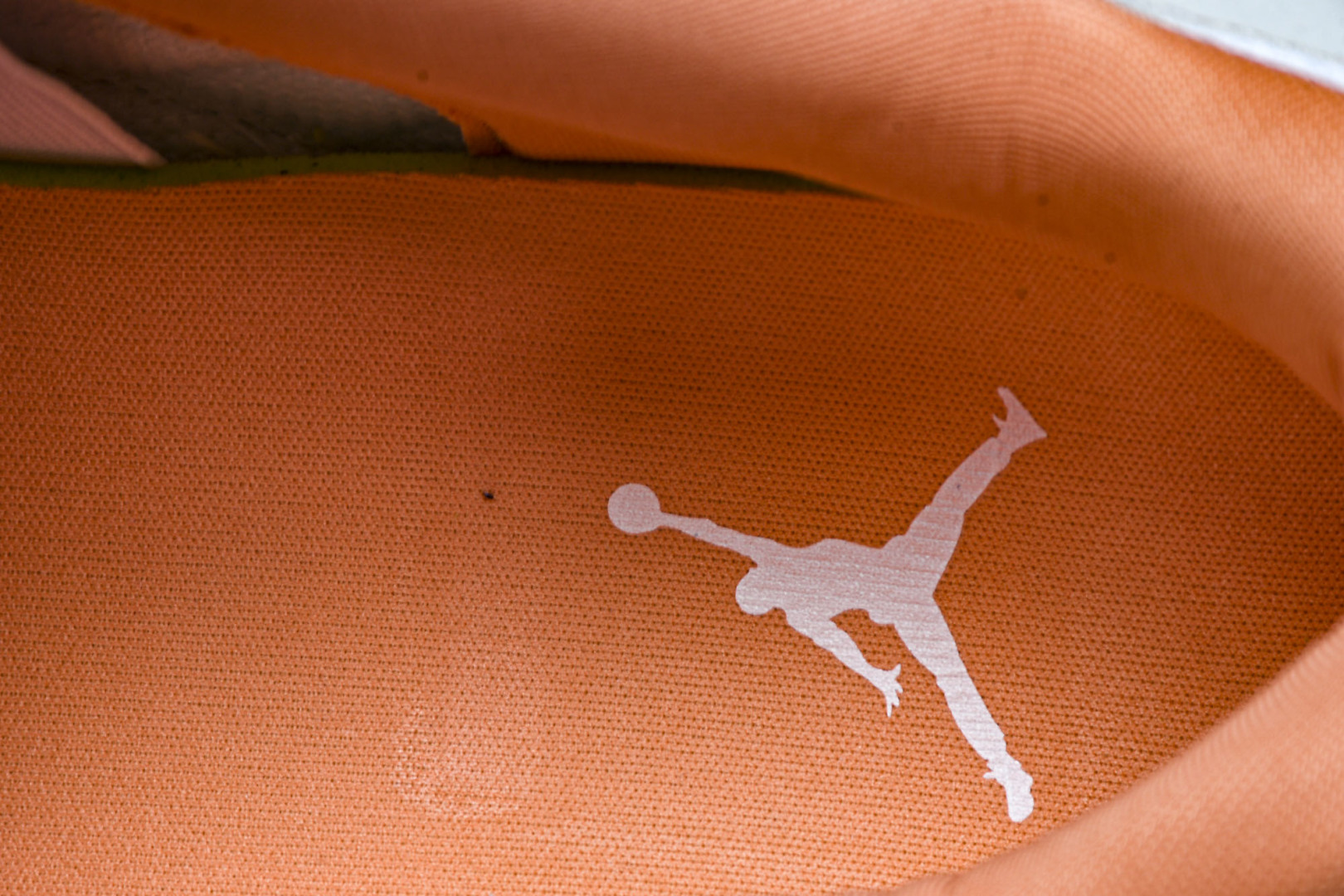 AJ 尺码36-46

纯原版出品-Air Jordan Cmft Era AJ 乔丹复古运动板鞋 HJ