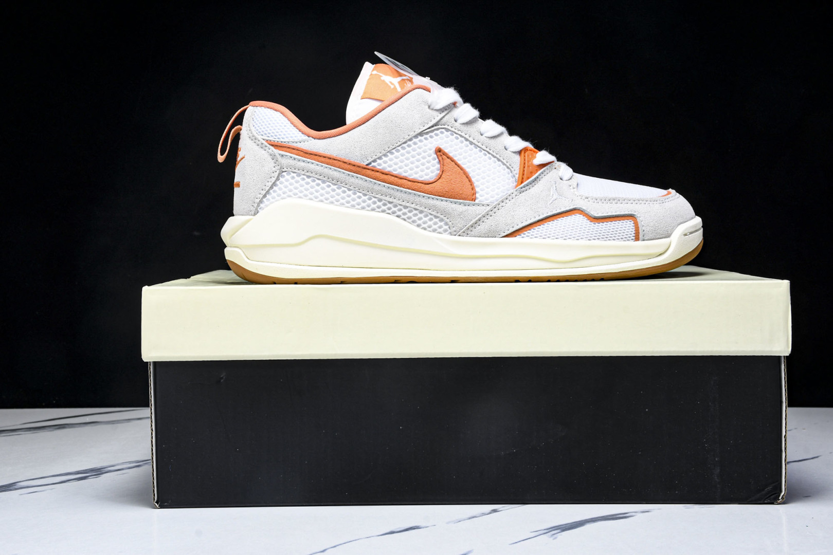 AJ 尺码36-46

纯原版出品-Air Jordan Cmft Era AJ 乔丹复古运动板鞋 HJ
