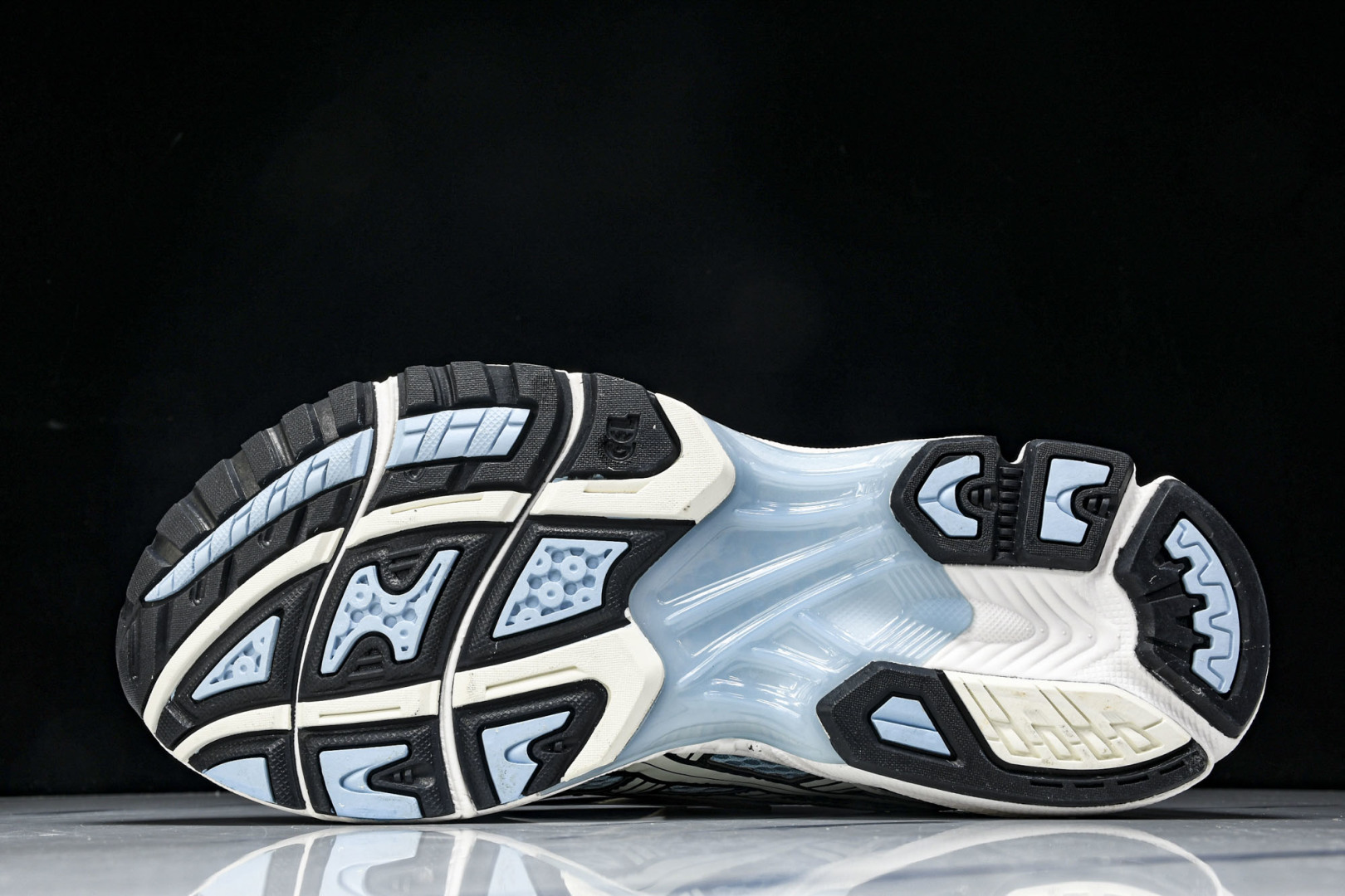 Asics 尺码36-47

纯原版出品-Asics Gel Kayano 14 Black Pure 
