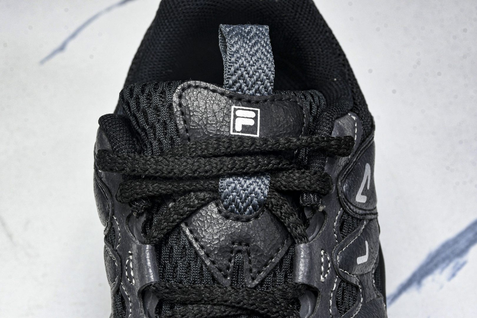 斐乐 尺码35.5-45

纯原版出品-FILA斐乐潮牌FUSION熔岩鞋 老爹鞋厚底运动鞋 F12WF