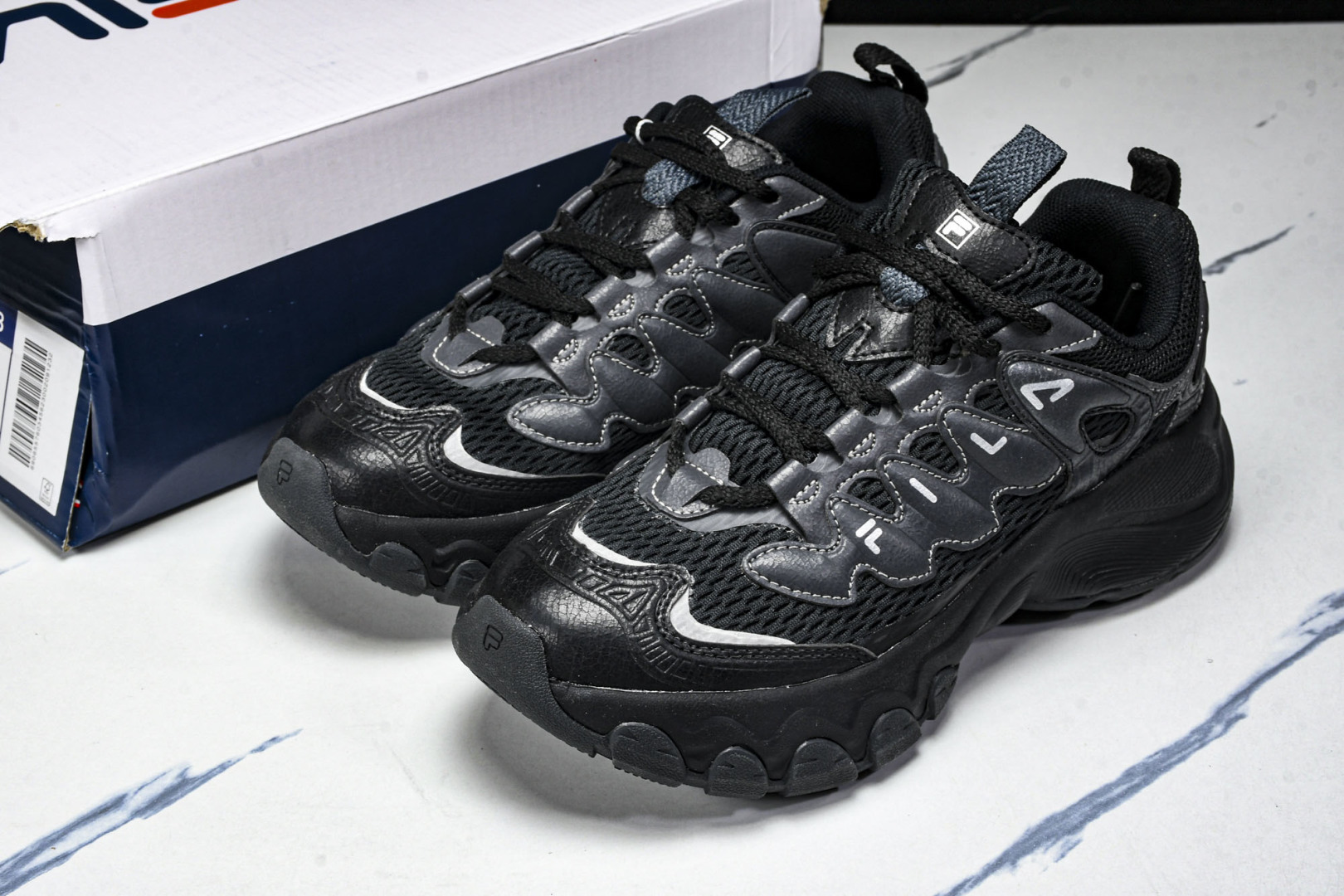 斐乐 尺码35.5-45

纯原版出品-FILA斐乐潮牌FUSION熔岩鞋 老爹鞋厚底运动鞋 F12WF