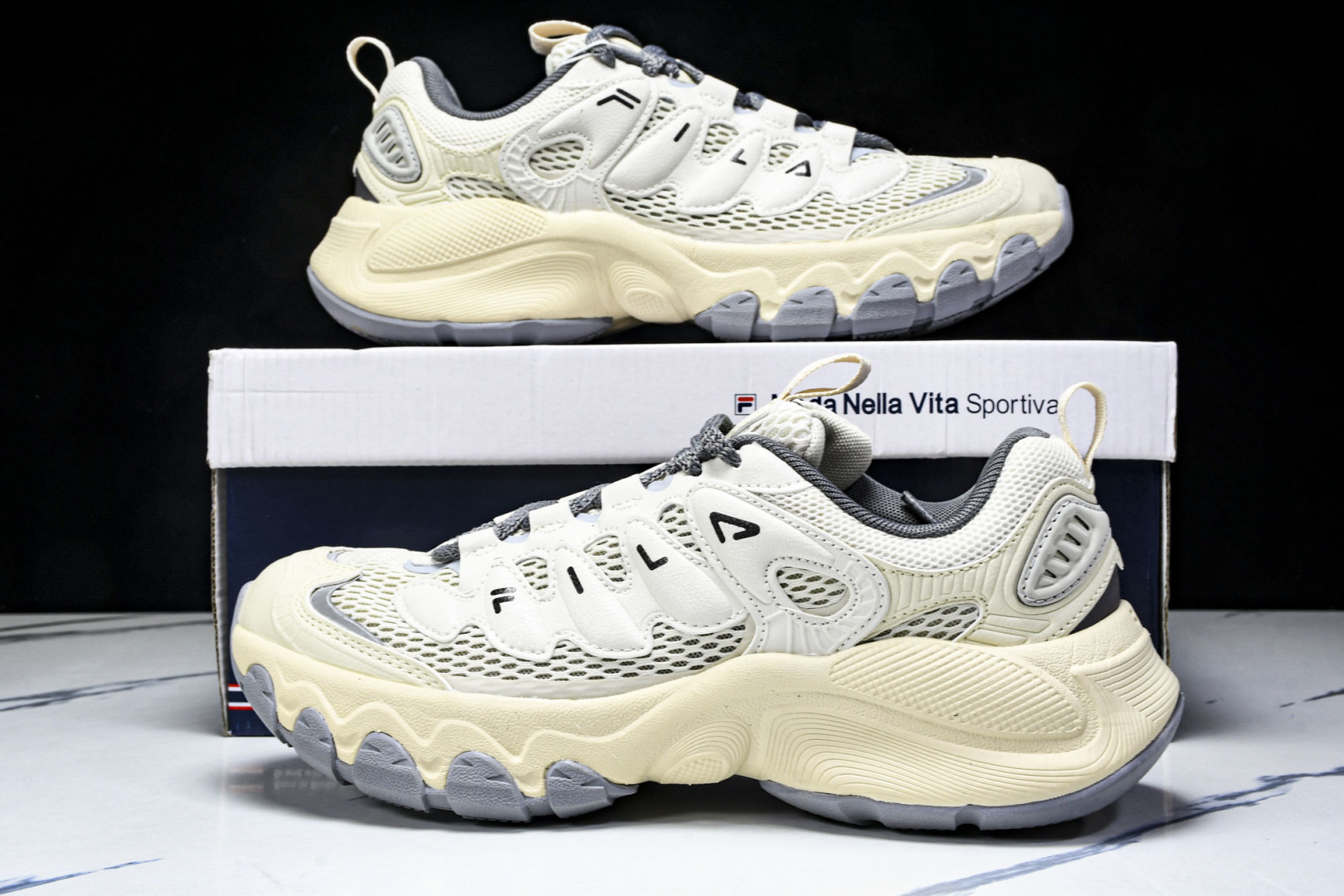 斐乐 尺码35.5-45

纯原版出品-FILA斐乐潮牌FUSION熔岩鞋 老爹鞋厚底运动鞋 F12WF