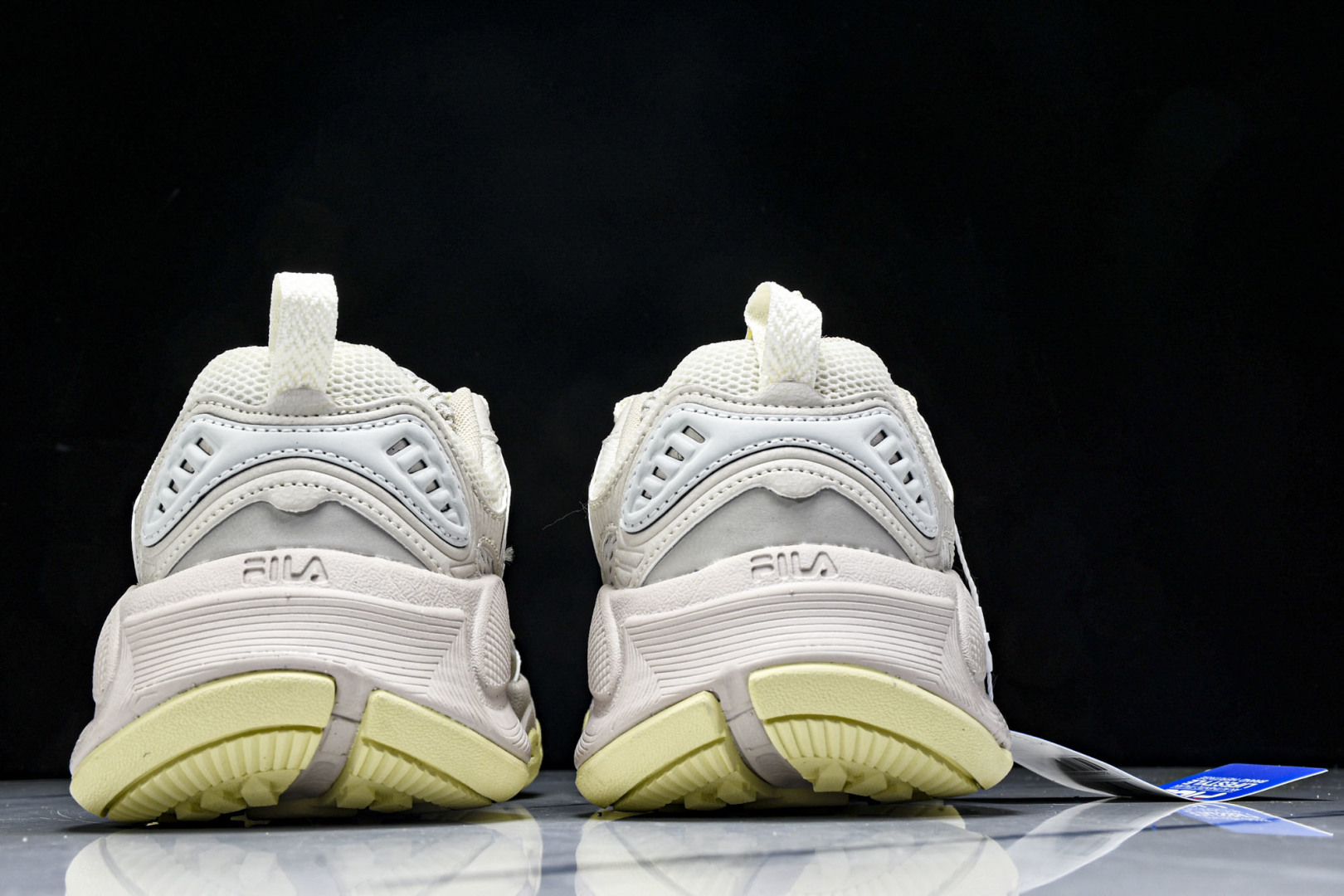 斐乐 尺码35.5-45

纯原版出品-FILA斐乐潮牌FUSION熔岩鞋 老爹鞋厚底运动鞋 F12WF