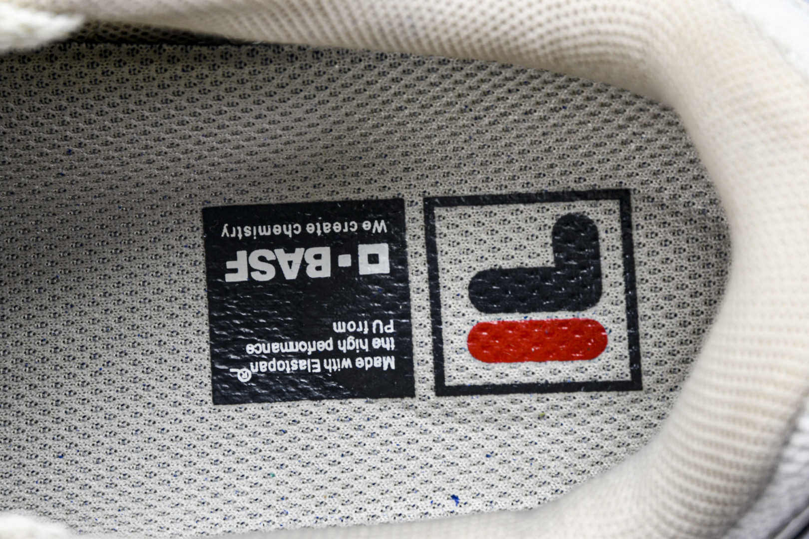 斐乐 尺码35.5-45

纯原版出品-FILA斐乐潮牌FUSION熔岩鞋 老爹鞋厚底运动鞋 F12WF