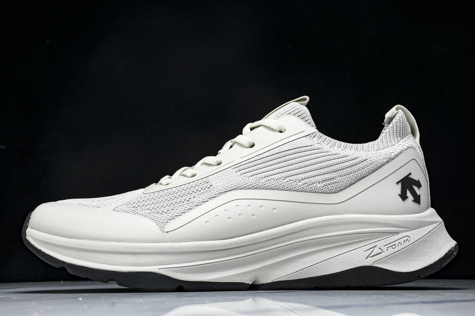 DESCENTE 尺码39-44

纯原版出品-迪桑特DESCENTE LAVITATE 2 舒适减震耐