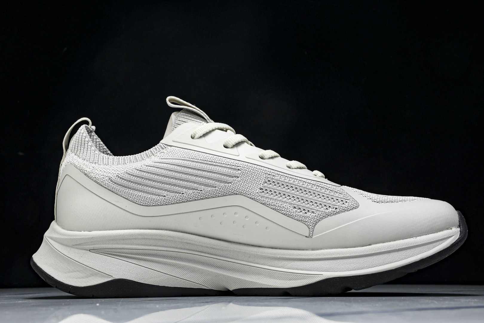 DESCENTE 尺码39-44

纯原版出品-迪桑特DESCENTE LAVITATE 2 舒适减震耐