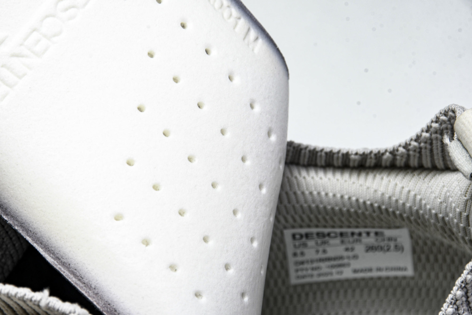 DESCENTE 尺码39-44

纯原版出品-迪桑特DESCENTE LAVITATE 2 舒适减震耐