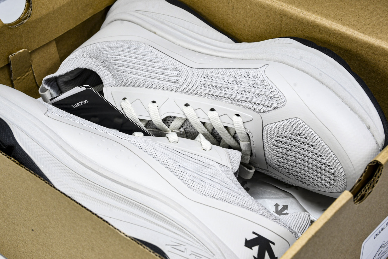 DESCENTE 尺码39-44

纯原版出品-迪桑特DESCENTE LAVITATE 2 舒适减震耐