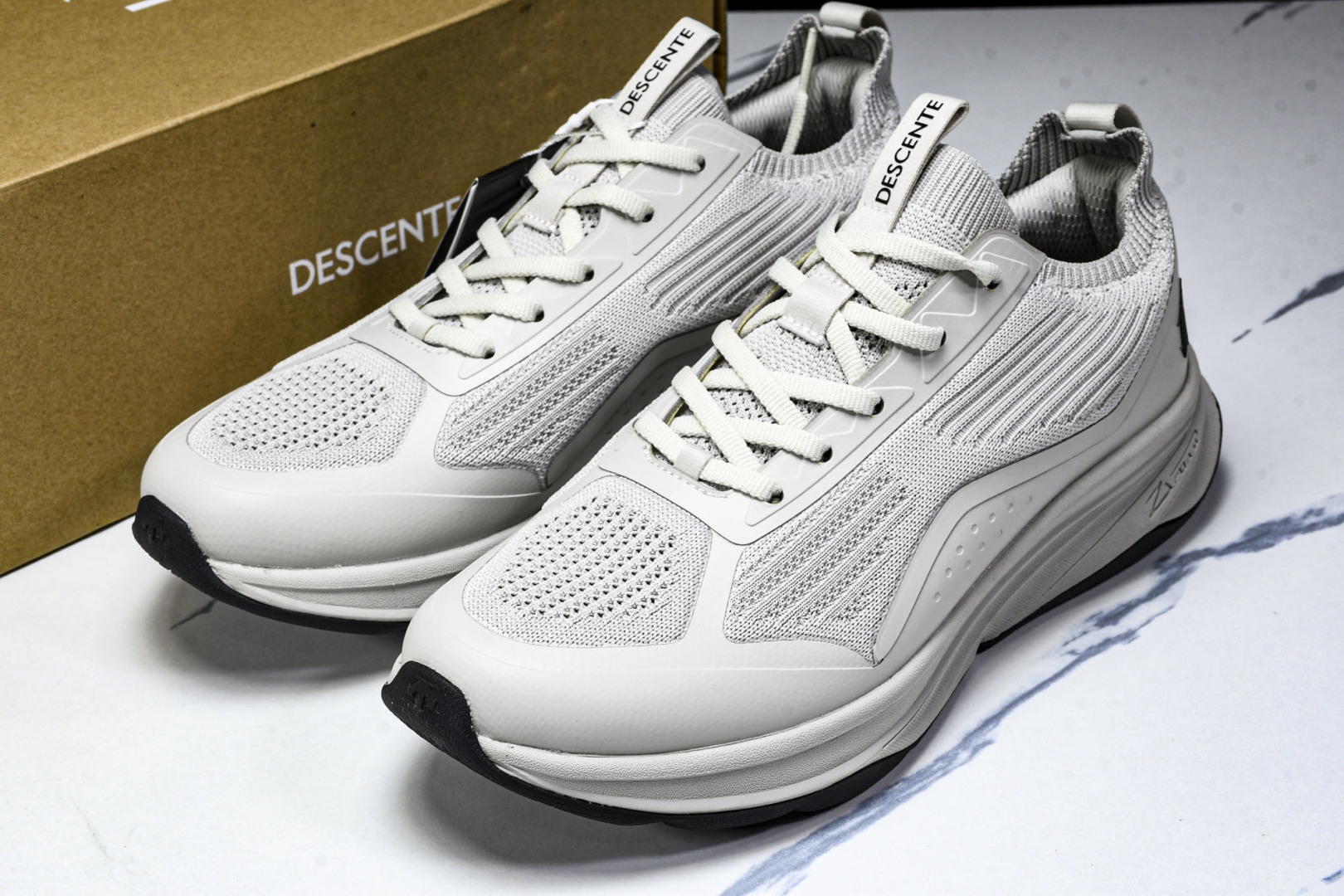 DESCENTE 尺码39-44

纯原版出品-迪桑特DESCENTE LAVITATE 2 舒适减震耐
