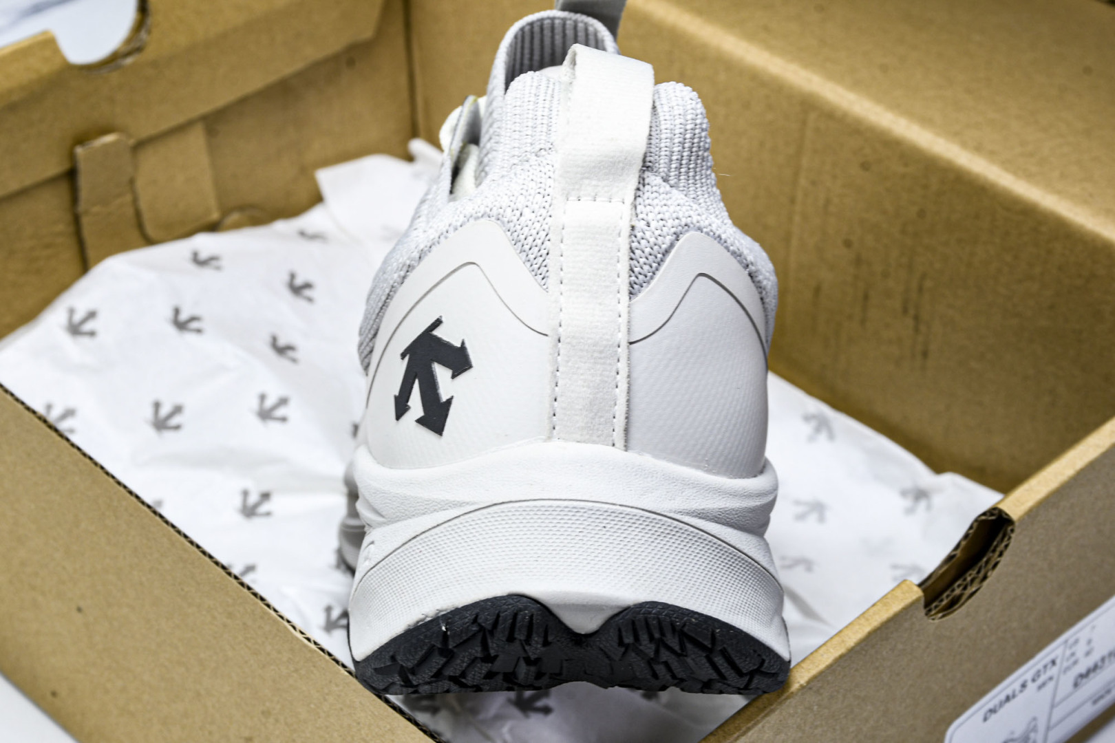 DESCENTE 尺码39-44

纯原版出品-迪桑特DESCENTE LAVITATE 2 舒适减震耐