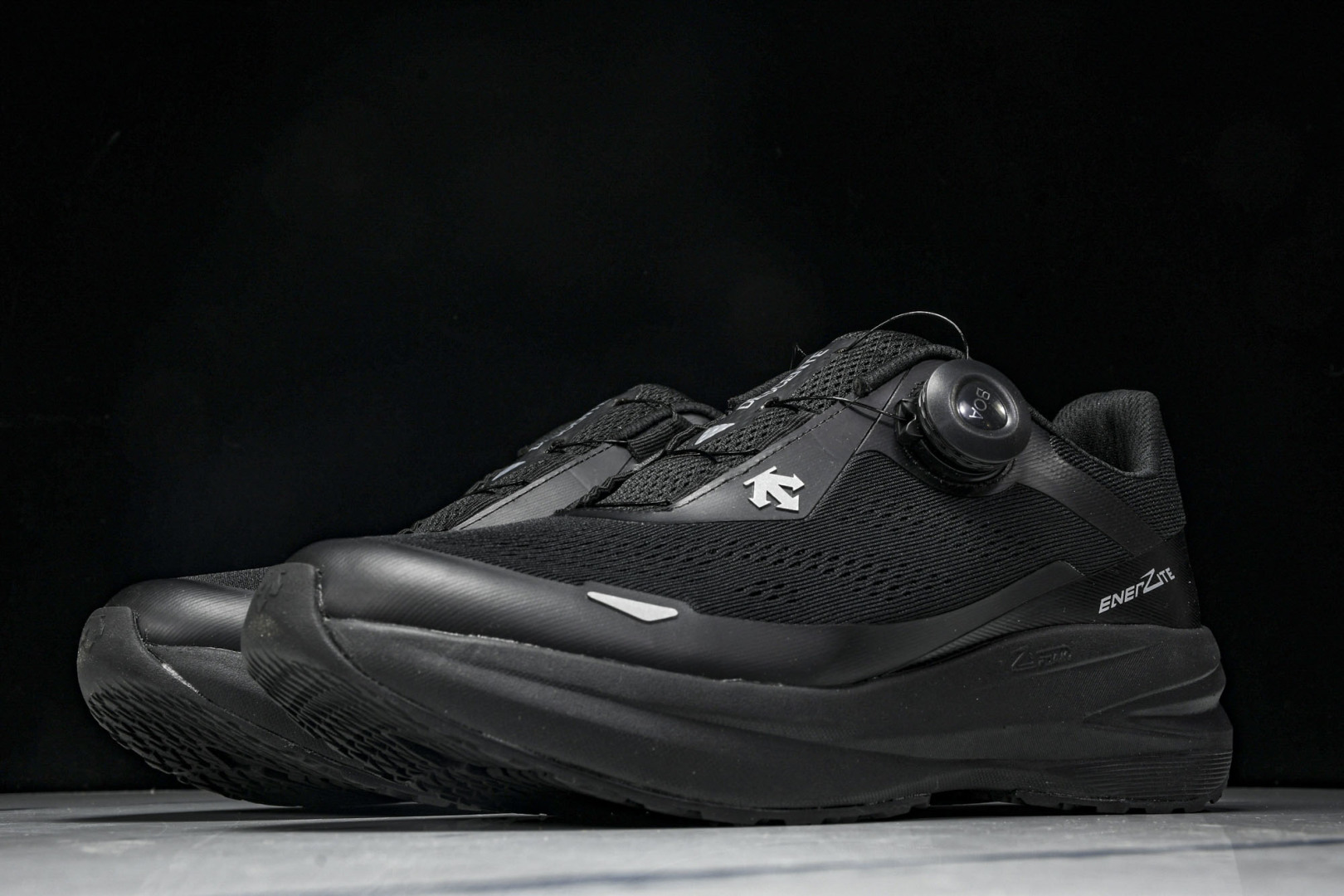 DESCENTE 尺码39-44

纯原版出品-迪桑特DESCENTE LAVITATE WIRE 3.