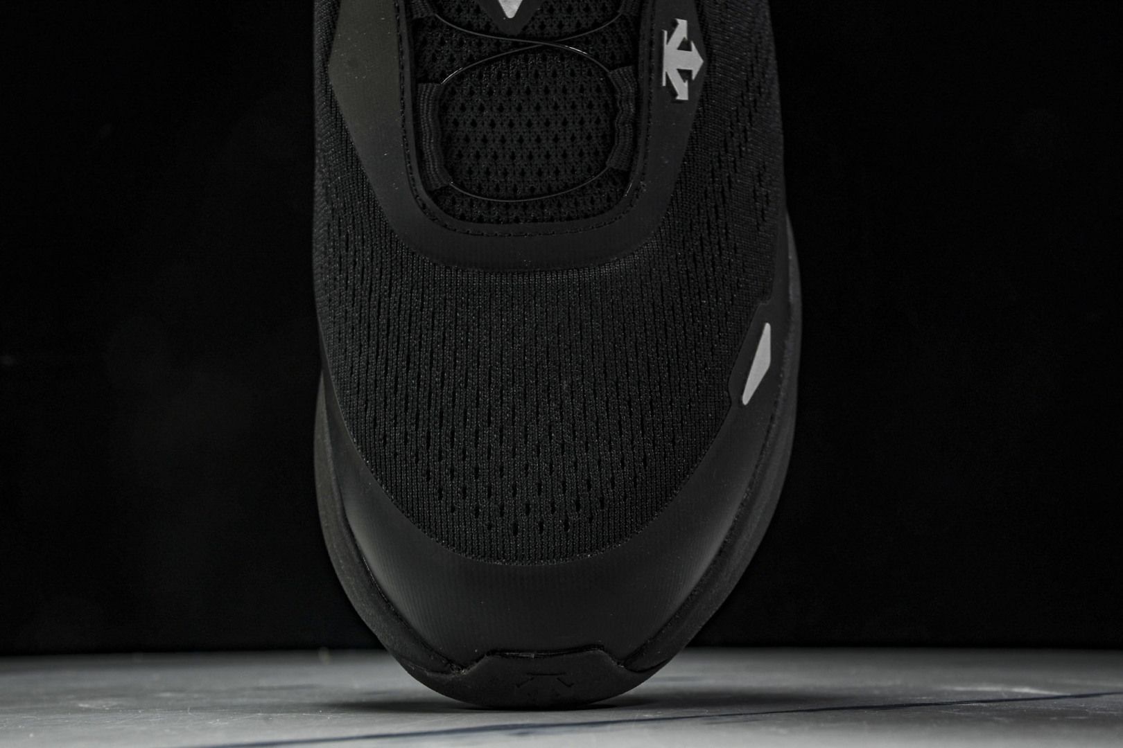 DESCENTE 尺码39-44

纯原版出品-迪桑特DESCENTE LAVITATE WIRE 3.
