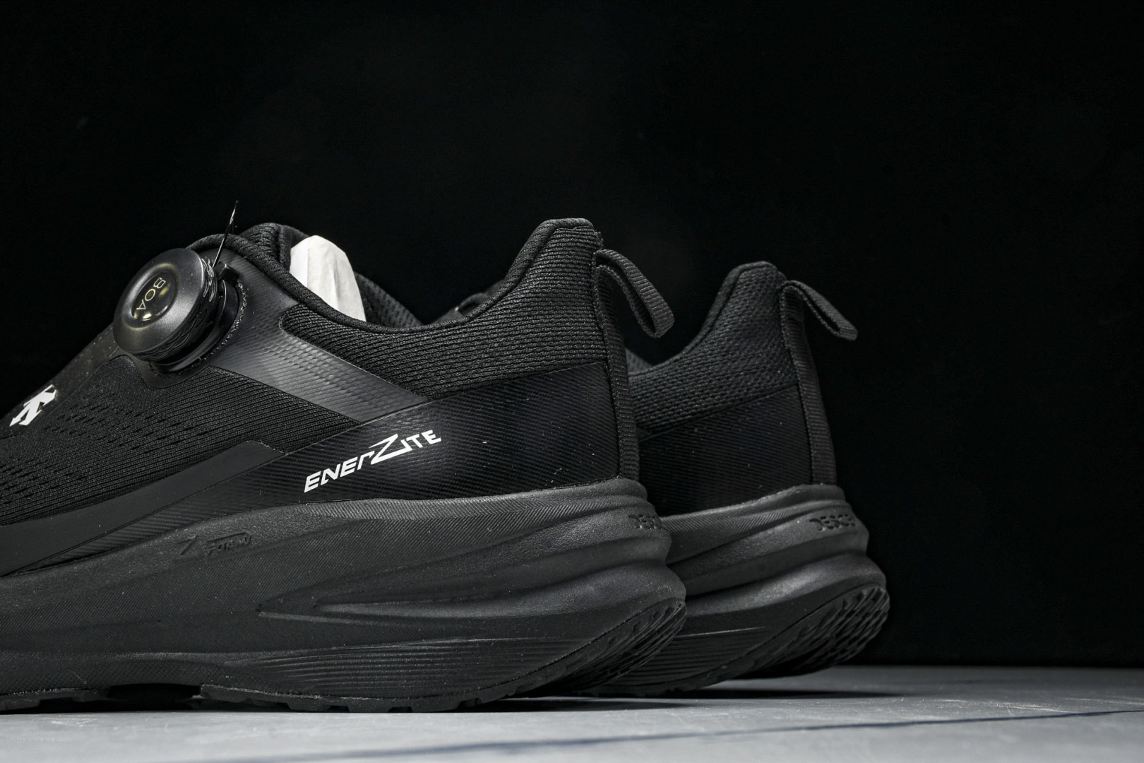 DESCENTE 尺码39-44

纯原版出品-迪桑特DESCENTE LAVITATE WIRE 3.
