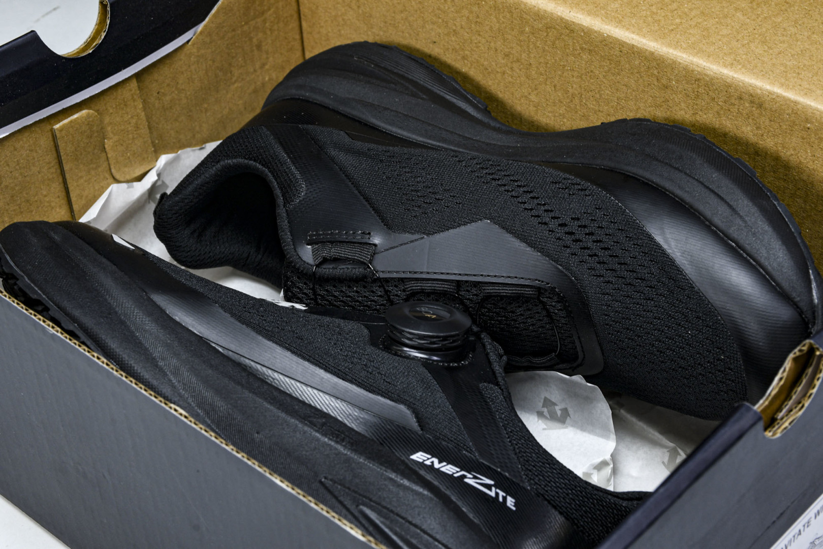 DESCENTE 尺码39-44

纯原版出品-迪桑特DESCENTE LAVITATE WIRE 3.
