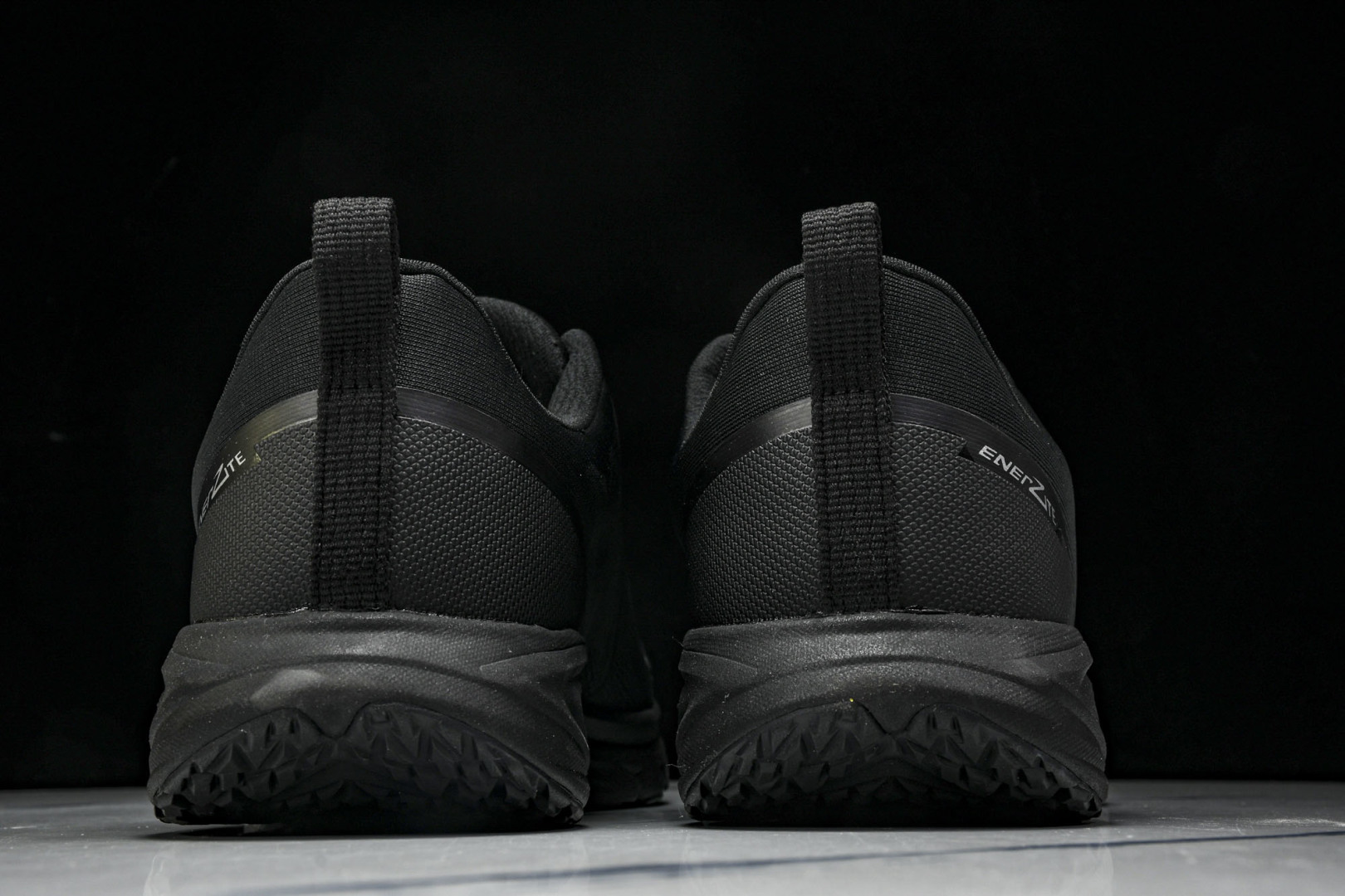 DESCENTE 尺码39-44

纯原版出品-迪桑特DESCENTE RUNNING系列 BOA透气防