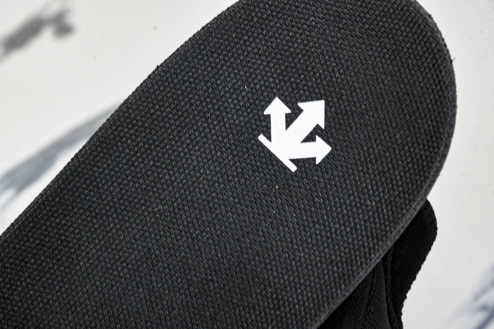 DESCENTE 尺码39-44

纯原版出品-迪桑特DESCENTE RUNNING系列 BOA透气防