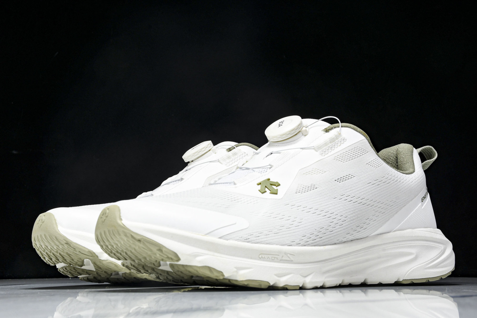 DESCENTE 尺码39-44

纯原版出品-迪桑特DESCENTE RUNNING系列 BOA透气防
