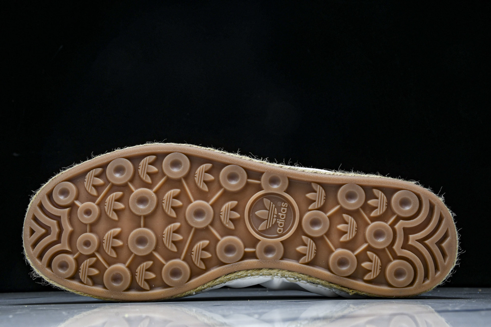 Originals 尺码36-45

纯原版出品-CLOT x adidas originals STA