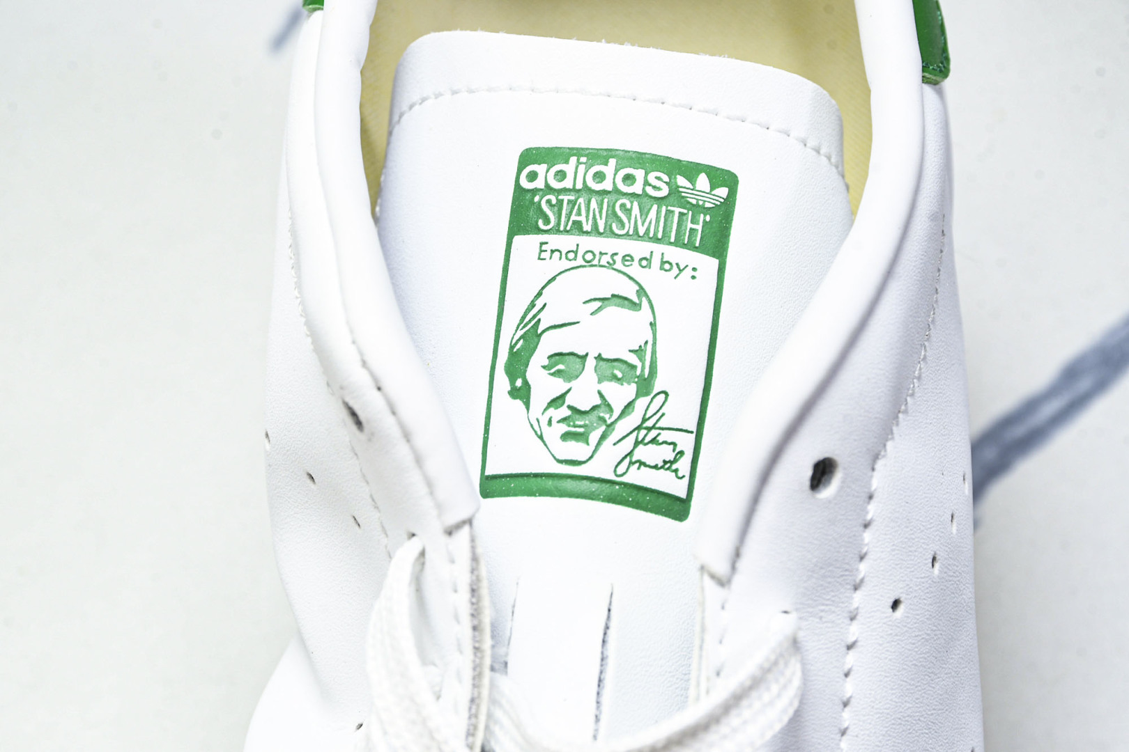 Originals 尺码36-45

纯原版出品-CLOT x adidas originals STA