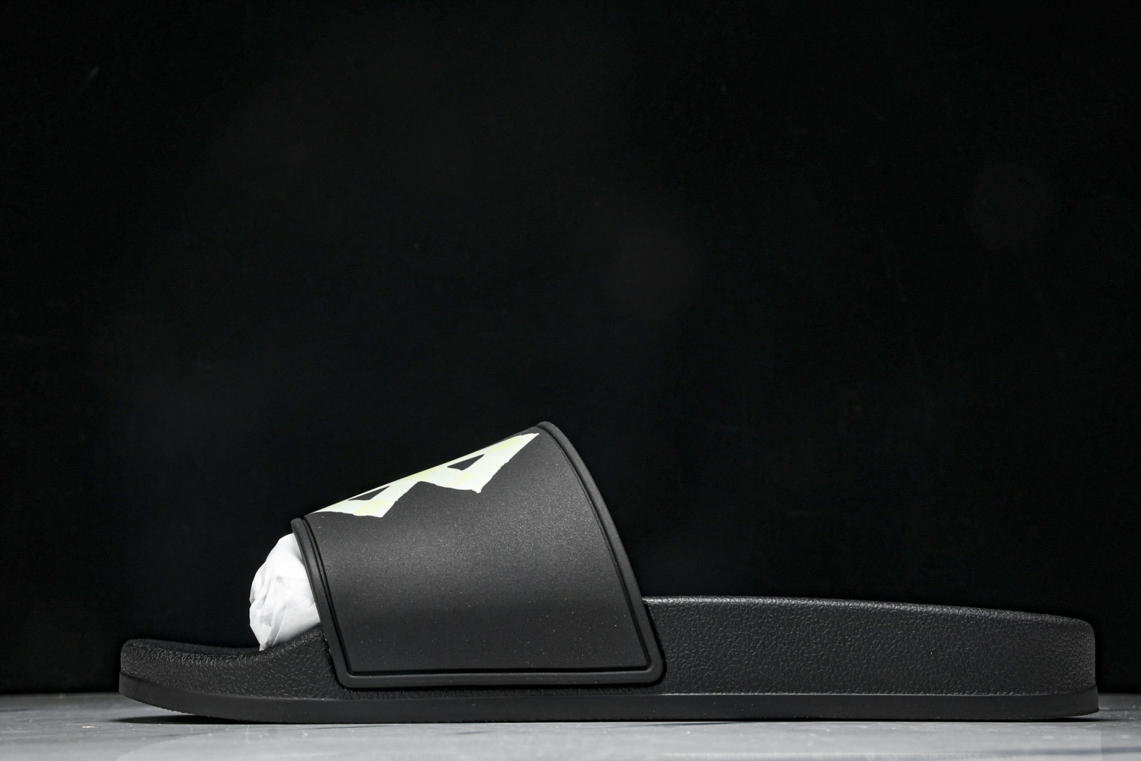 巴黎 尺码39-46

纯原版出品-Balenciaga Pool Slide 黑色  1004 YZ0