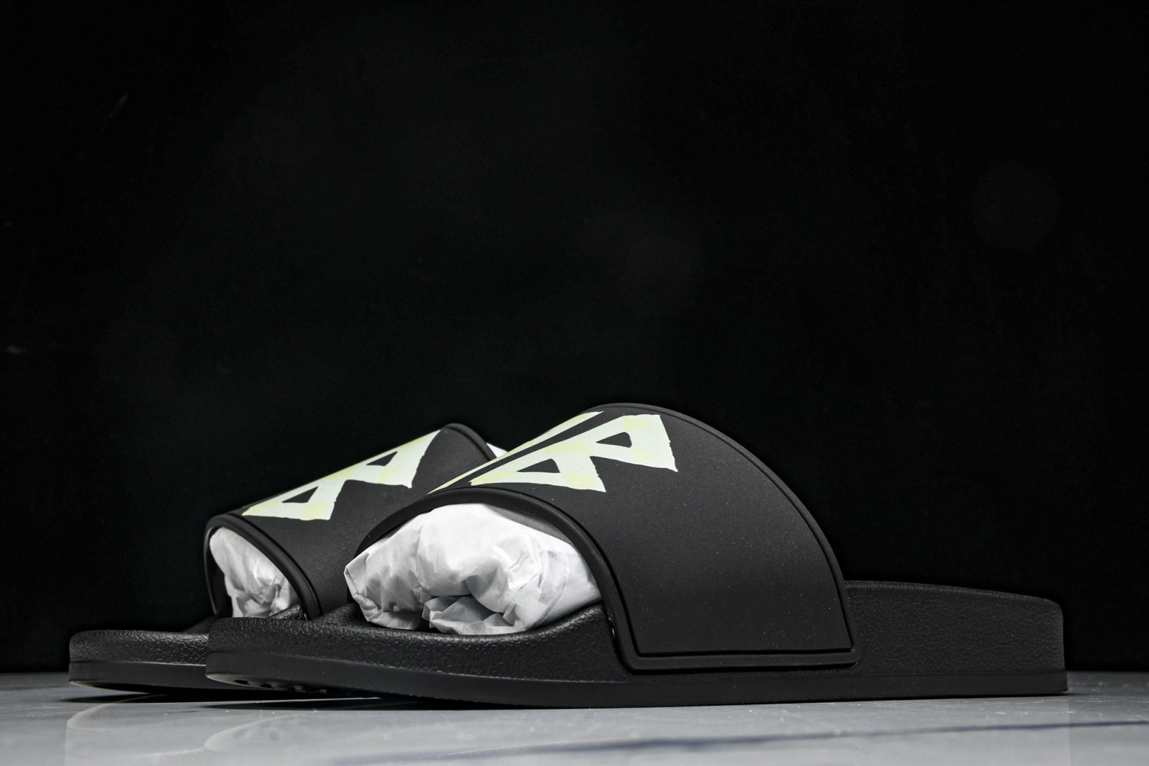 巴黎 尺码39-46

纯原版出品-Balenciaga Pool Slide 黑色  1004 YZ0