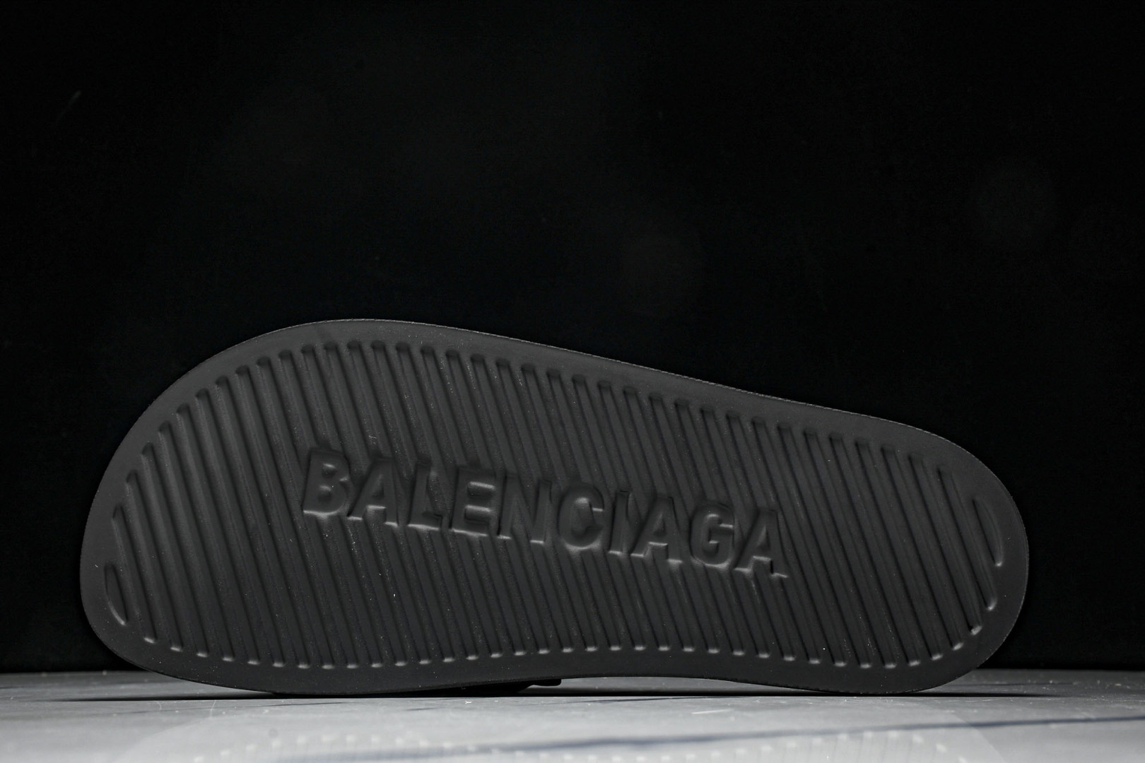 巴黎 尺码39-46

纯原版出品-Balenciaga Pool Slide 黑色  1004 YZ0