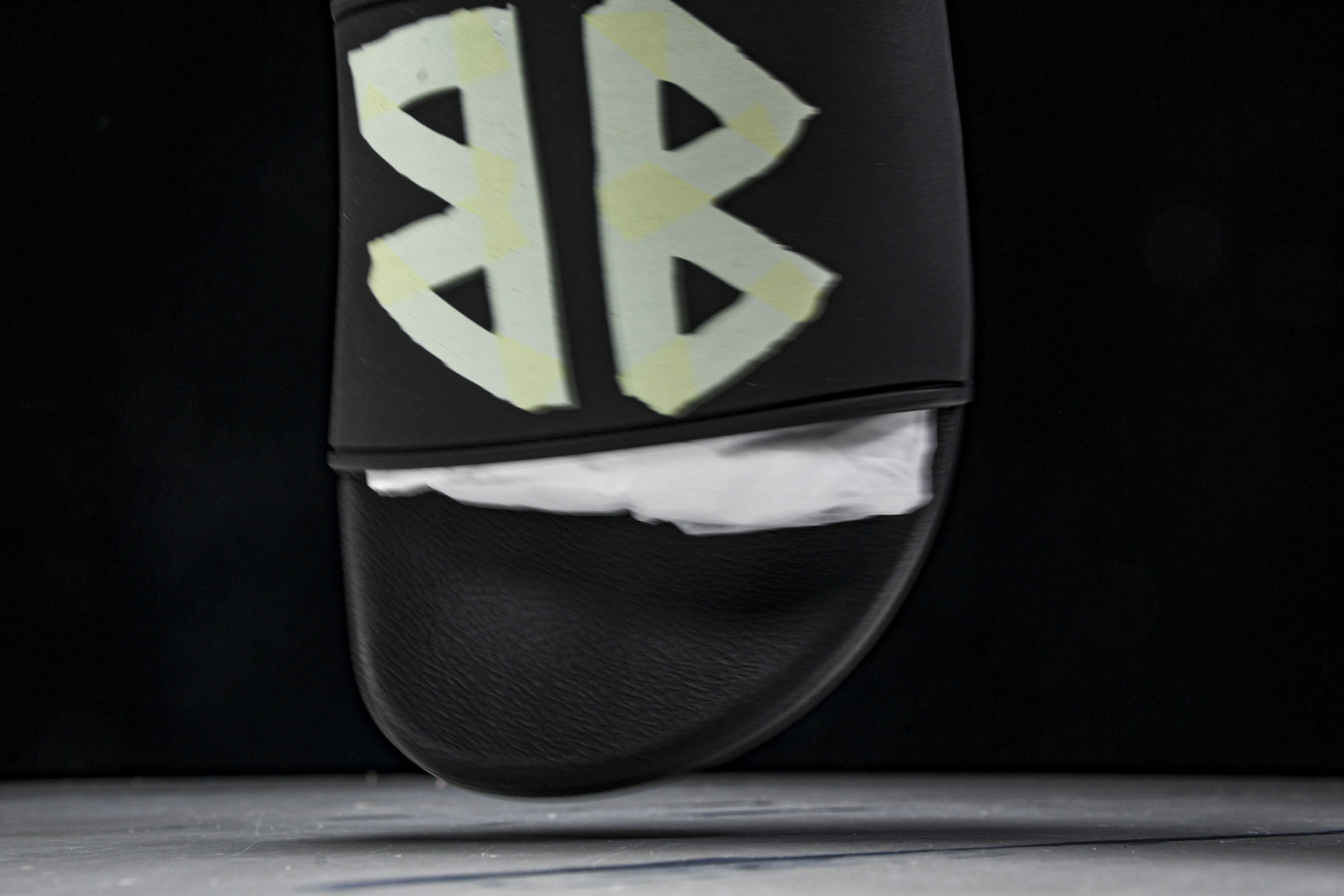 巴黎 尺码39-46

纯原版出品-Balenciaga Pool Slide 黑色  1004 YZ0