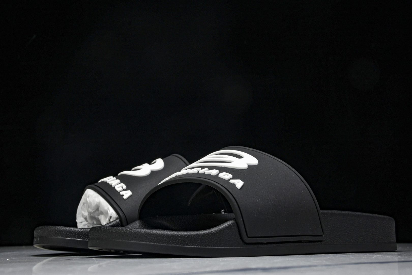 巴黎 尺码39-46

纯原版出品-Balenciaga Pool Slide 黑色  1004 YZ0