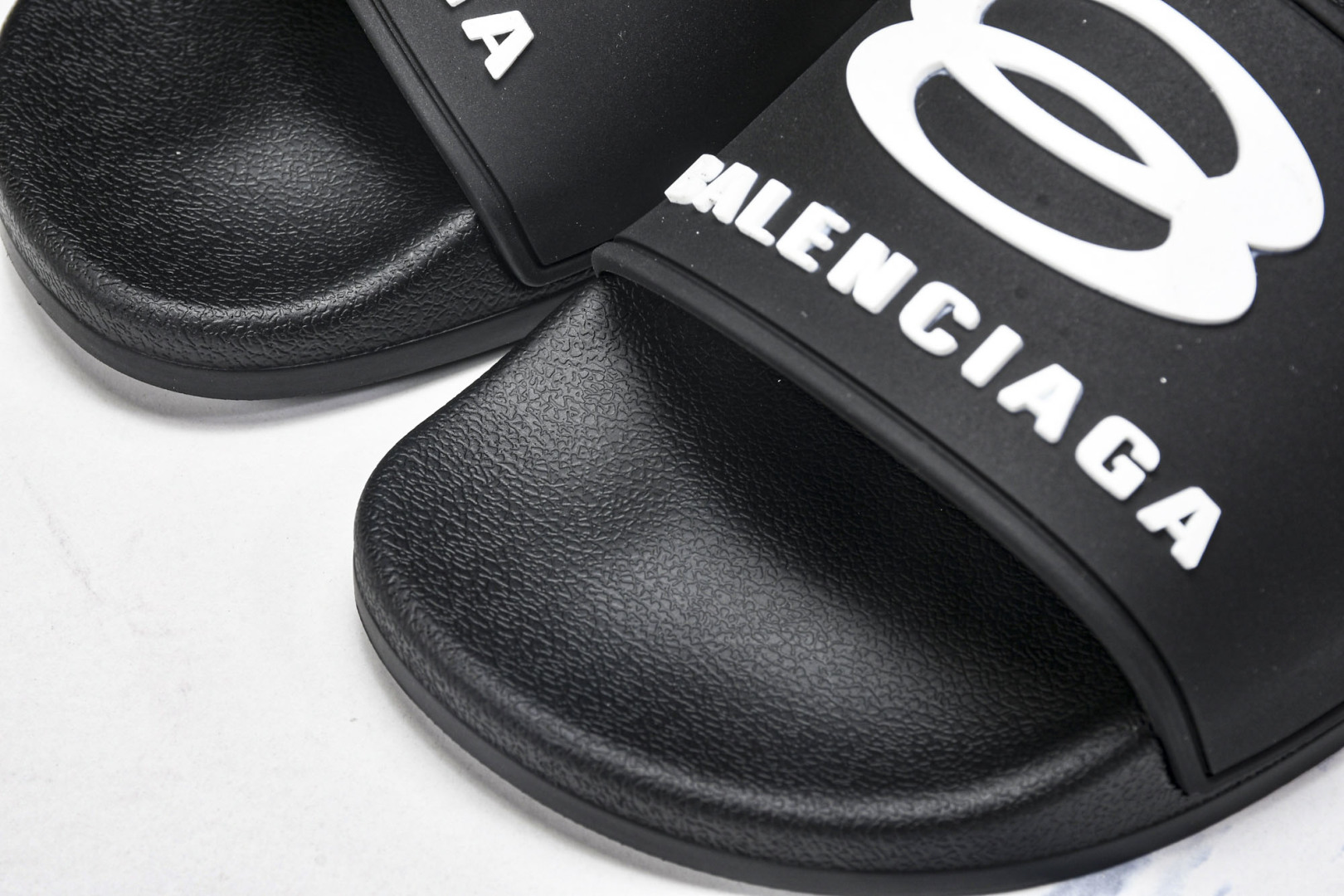 巴黎 尺码39-46

纯原版出品-Balenciaga Pool Slide 黑色  1004 YZ0