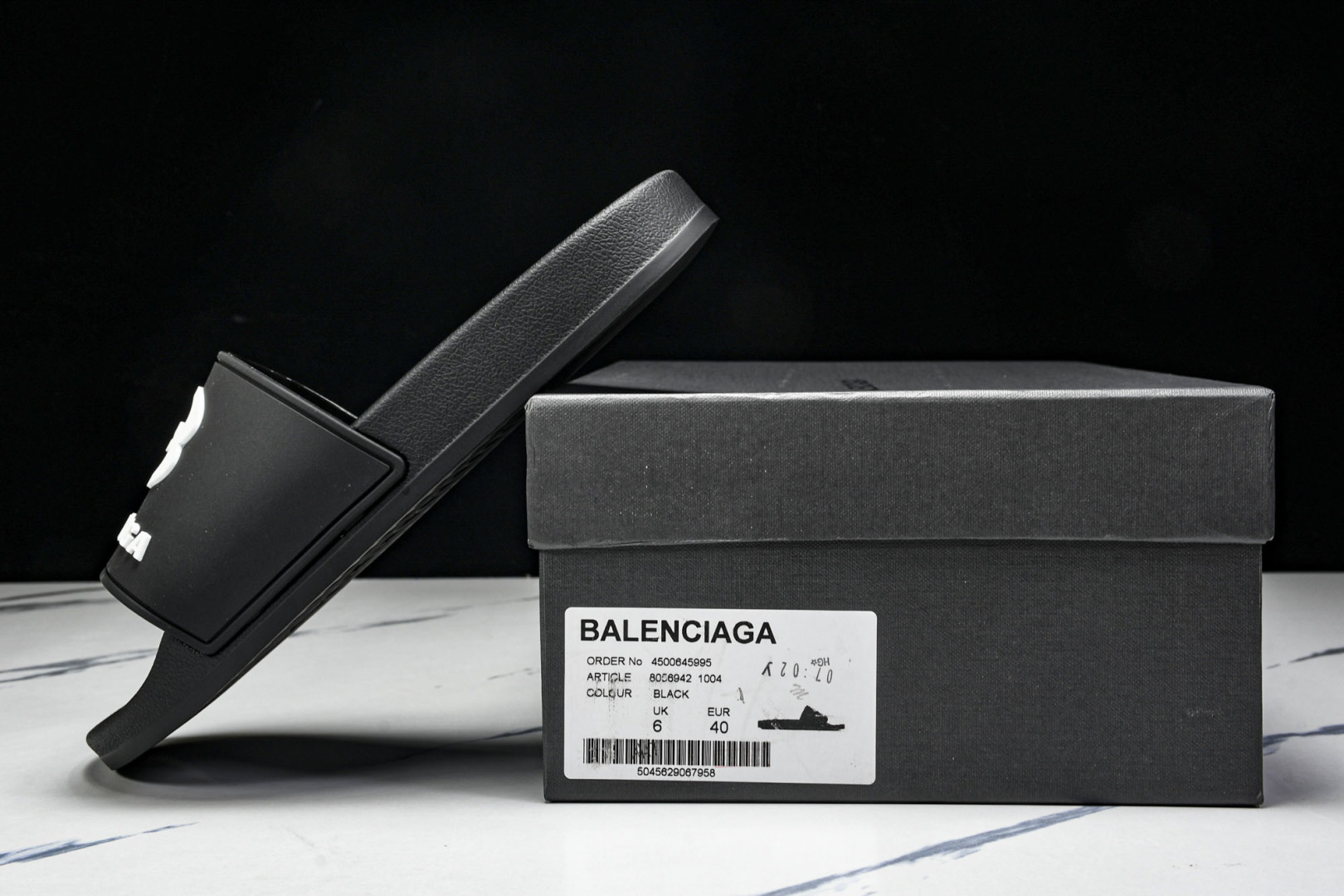 巴黎 尺码39-46

纯原版出品-Balenciaga Pool Slide 黑色  1004 YZ0