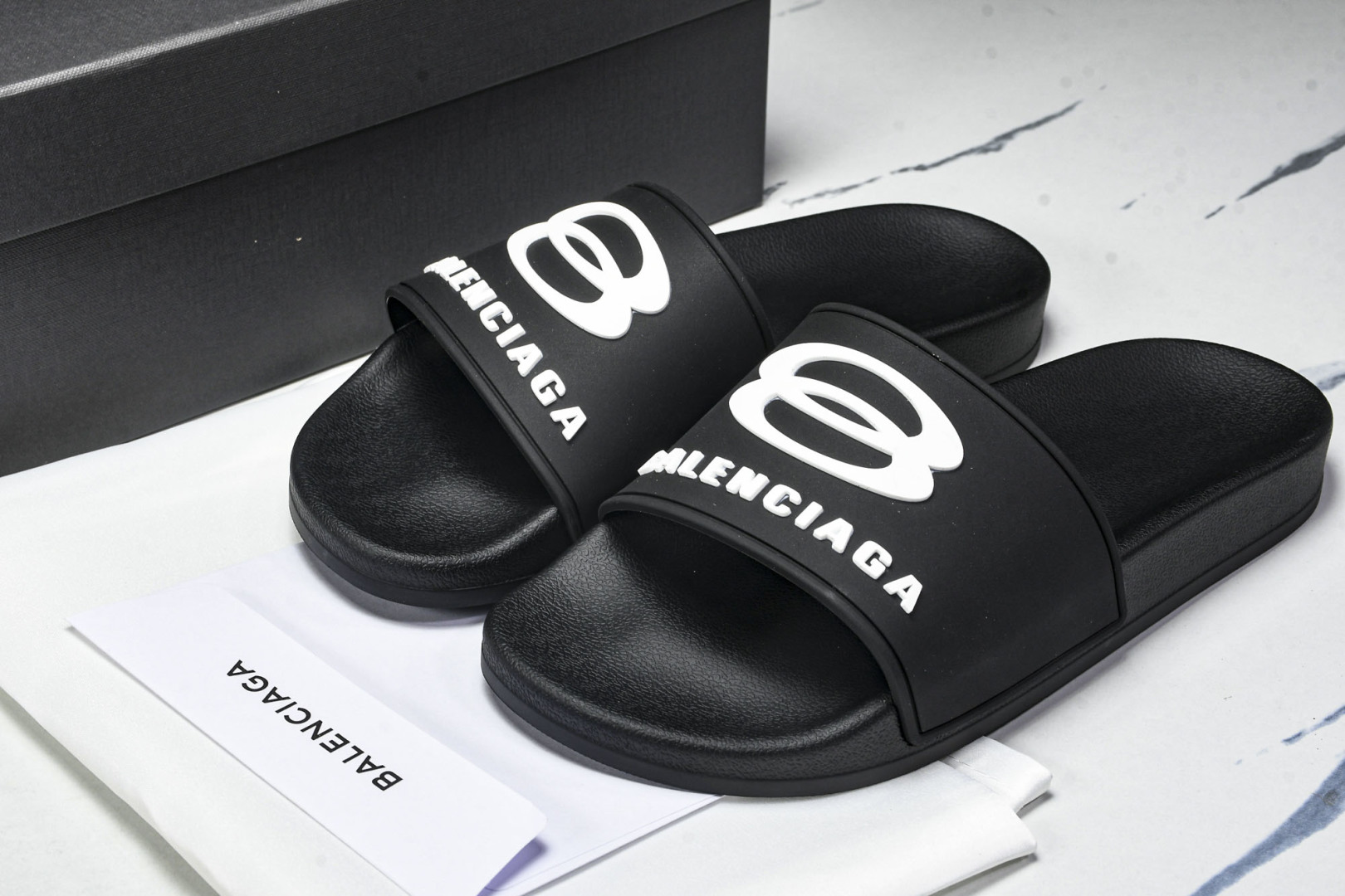 巴黎 尺码39-46

纯原版出品-Balenciaga Pool Slide 黑色  1004 YZ0