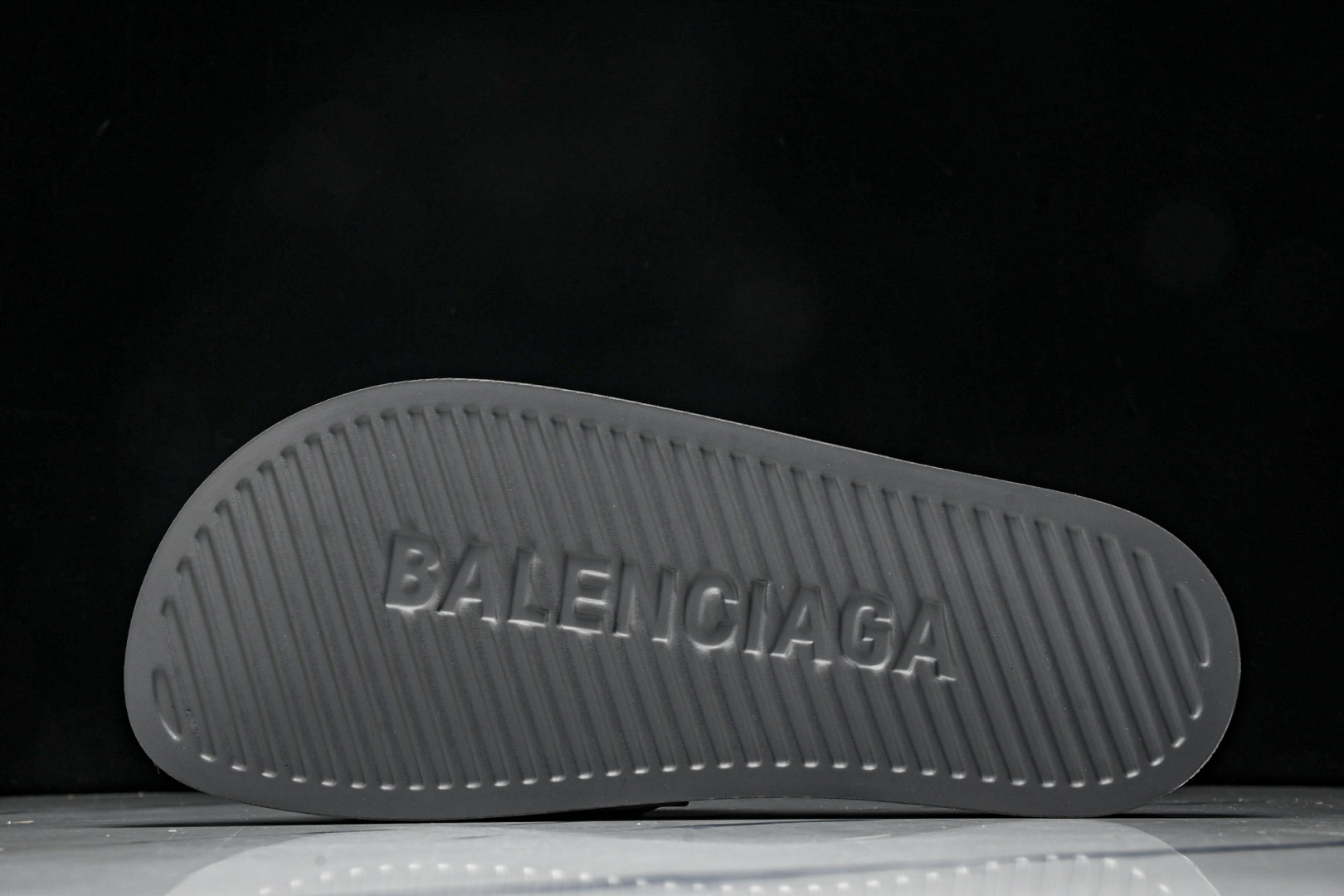 巴黎 尺码39-46

纯原版出品-Balenciaga Pool Slide 灰色  1004 YZ0
