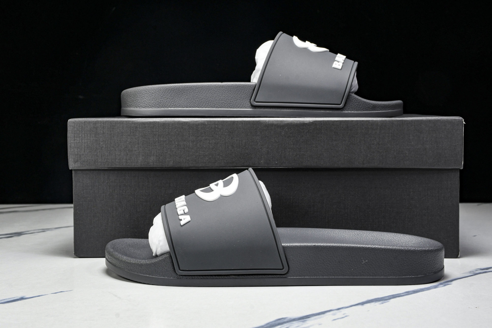 巴黎 尺码39-46

纯原版出品-Balenciaga Pool Slide 灰色  1004 YZ0