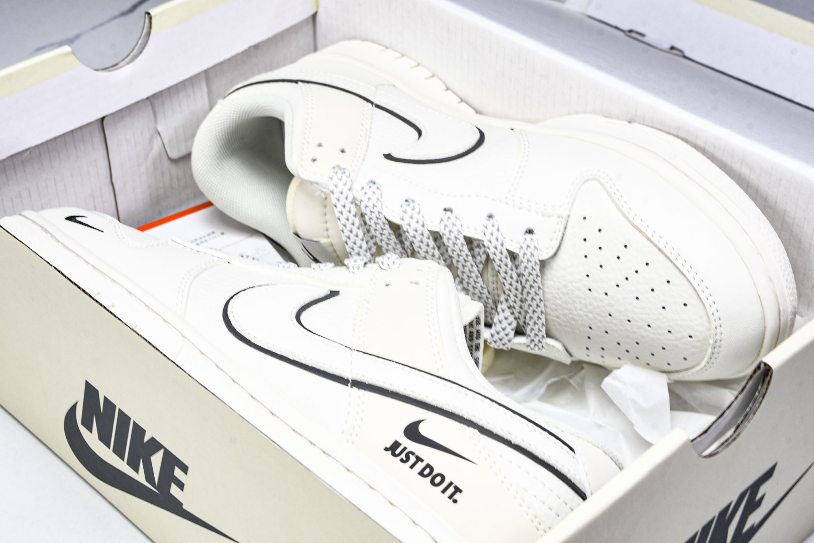 Dunk 尺码36-45

纯原版出品-SB Dunk Low Just Do it 周年高端定制 低帮
