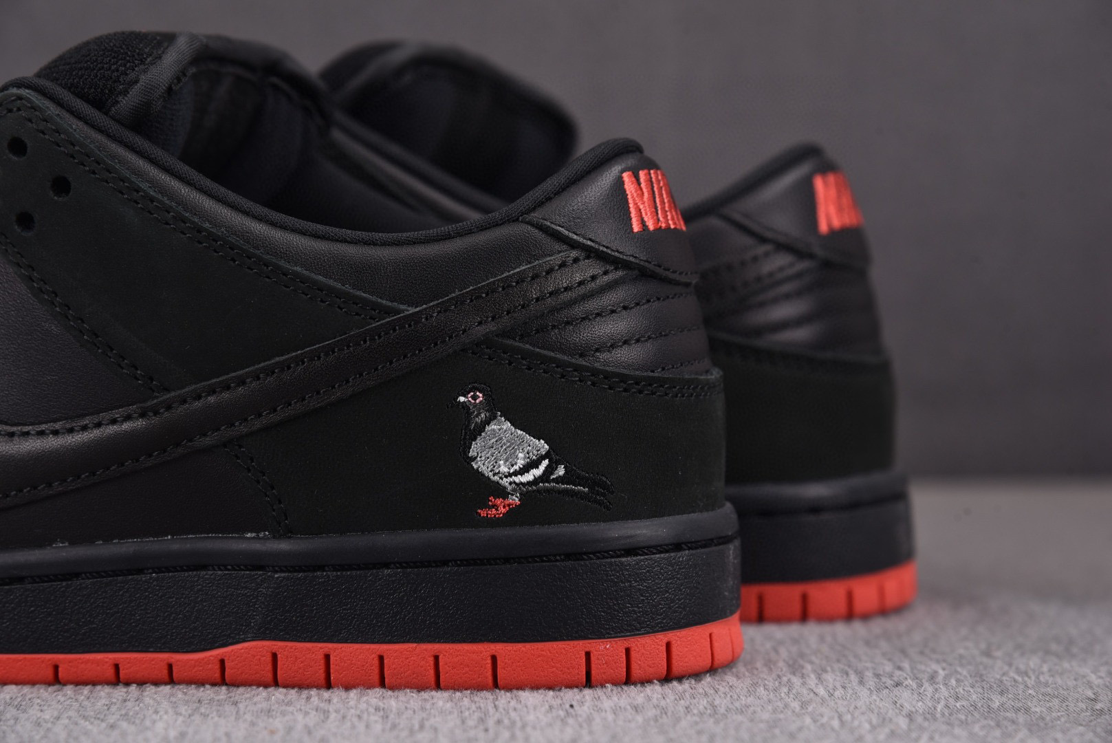 Dunk黑鸽子 尺码40-47.5

纯原版出品-Dunk SB Low“Black Pigeon”黑鸽