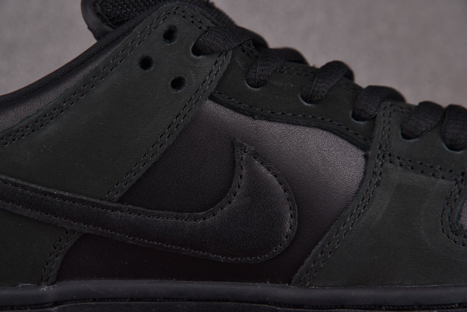 Dunk黑鸽子 尺码40-47.5

纯原版出品-Dunk SB Low“Black Pigeon”黑鸽