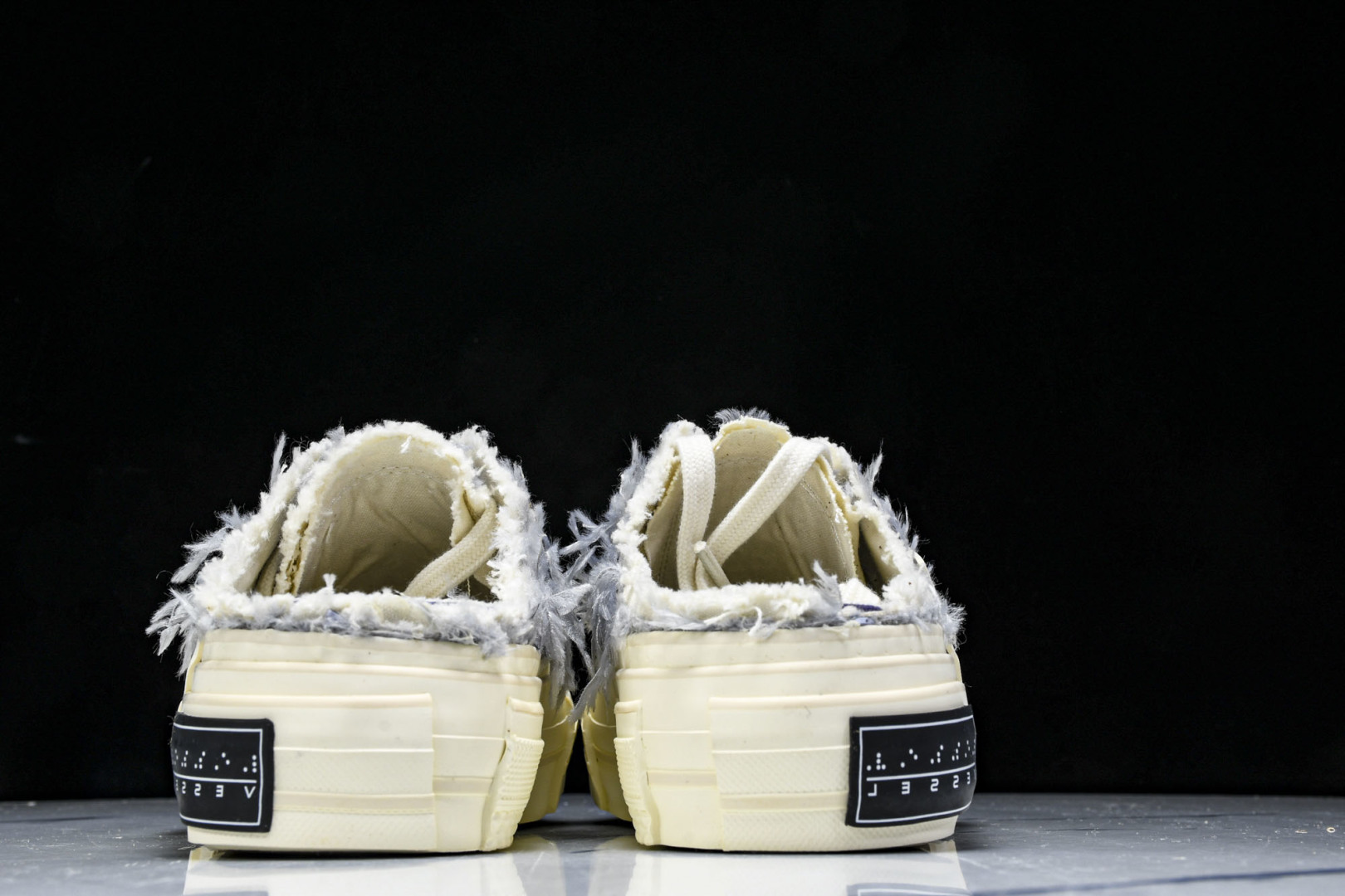 吴建豪 尺码35-45

纯原版出品-xVESSEL 天鹅之泪长毛绒亮片半拖 变色 低帮 帆布鞋 男女同