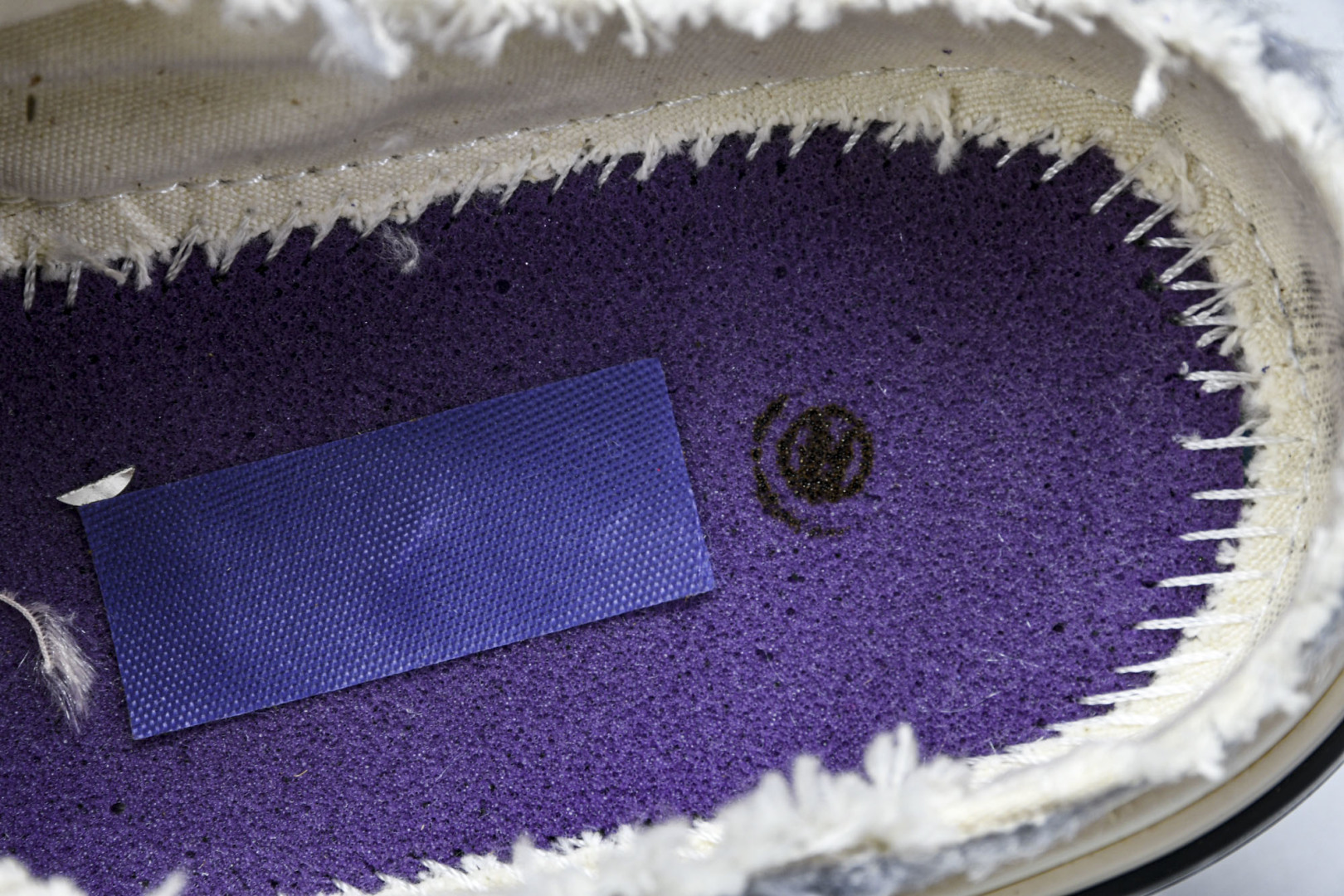 吴建豪 尺码35-45

纯原版出品-xVESSEL 天鹅之泪长毛绒亮片半拖 变色 低帮 帆布鞋 男女同