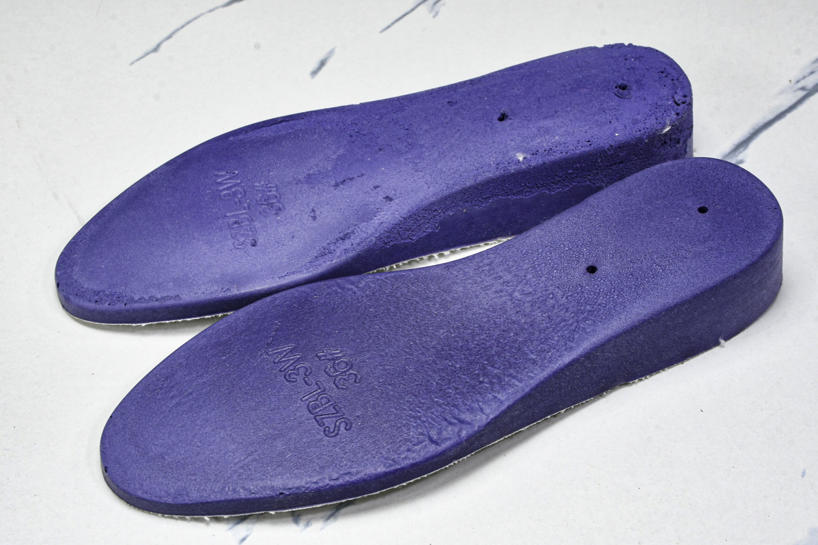 吴建豪 尺码35-45

纯原版出品-xVESSEL 天鹅之泪长毛绒亮片半拖 变色 低帮 帆布鞋 男女同