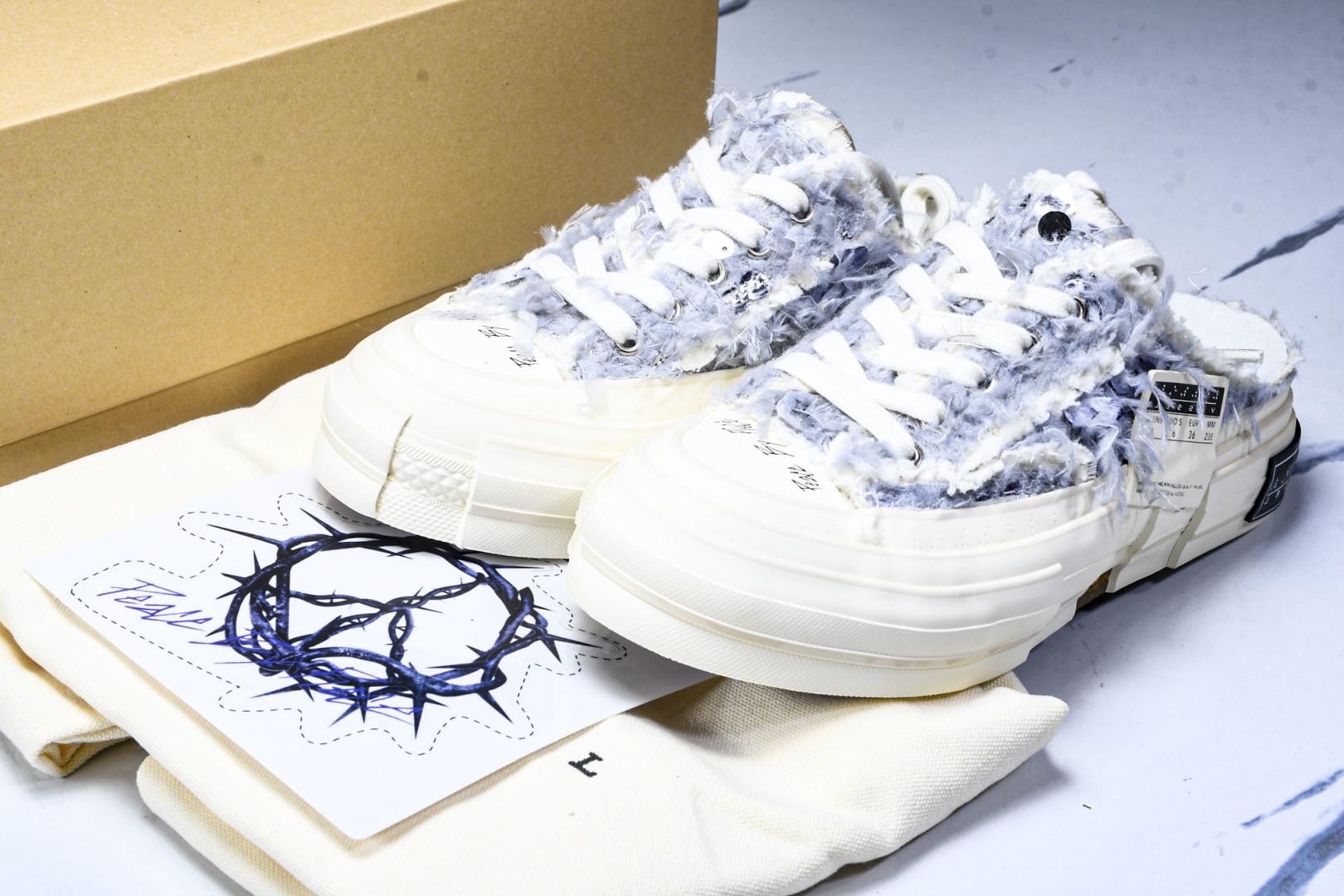 吴建豪 尺码35-45

纯原版出品-xVESSEL 天鹅之泪长毛绒亮片半拖 变色 低帮 帆布鞋 男女同