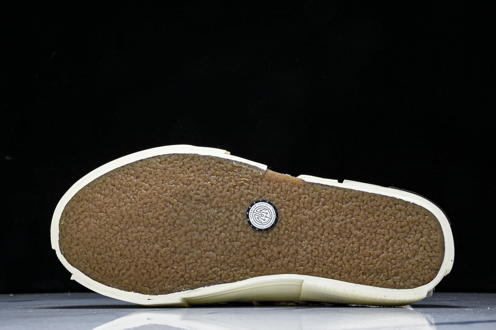 吴建豪 尺码35-45

纯原版出品-xVESSEL 天鹅之吻 长毛绒亮片 防滑耐磨轻便 低帮 帆布鞋 