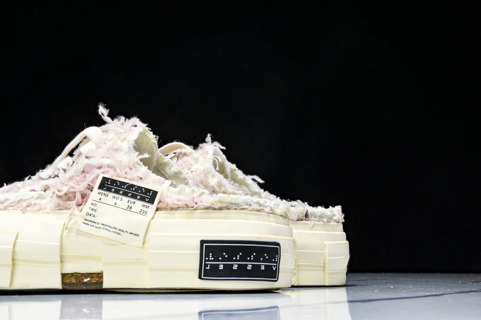 吴建豪 尺码35-45

纯原版出品-xVESSEL 天鹅之吻 长毛绒亮片 防滑耐磨轻便 低帮 帆布鞋 